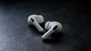 Нові AirPods 5 за $129 проти Pro 3 за $249: яку перевагу дають дорожчі навушники
