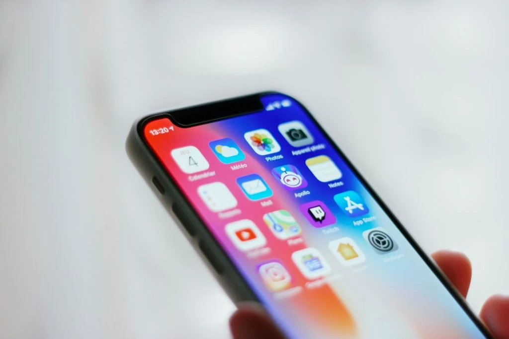 iPhone можна повністю керувати голосом без Siri: де увімкнути приховану функцію